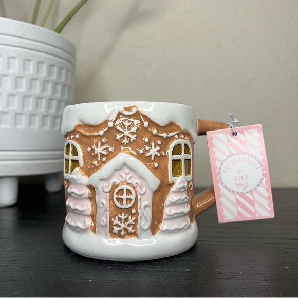 NEW Peppermint & Pine Gingerbread House Mug - Picture 1 of 5